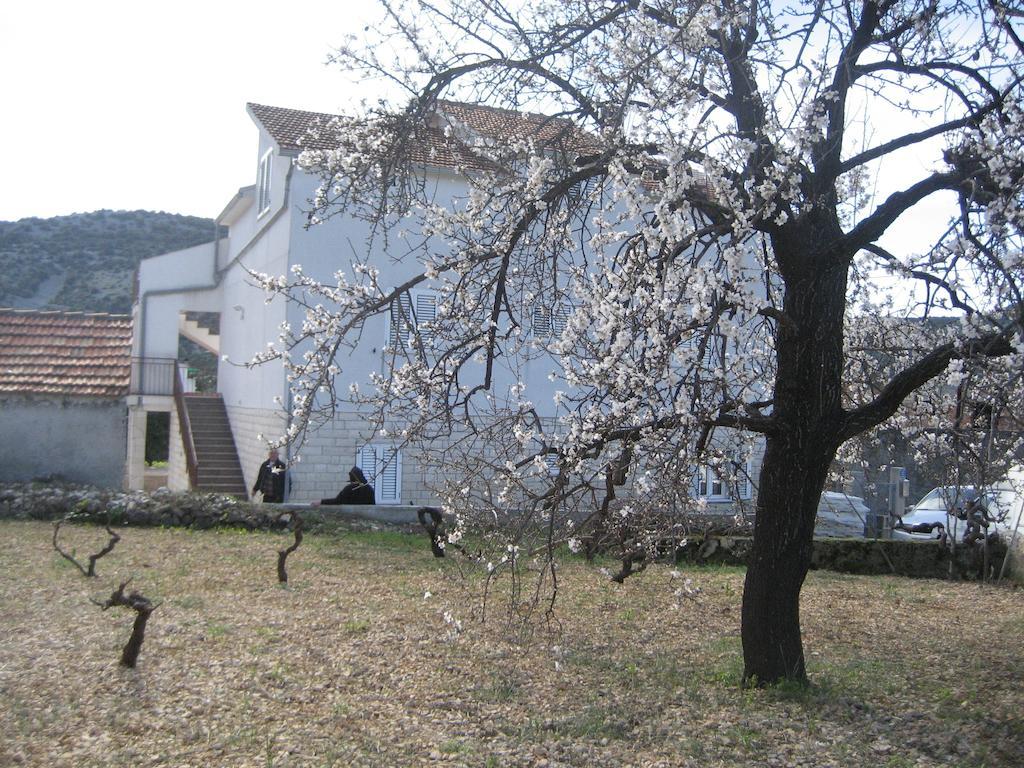 Apartments Marusic Vinišće Exterior foto